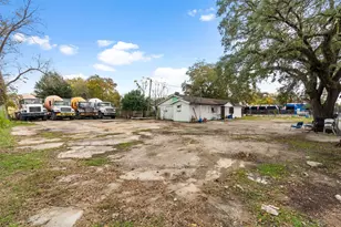 2502 Bringhurst St, Houston, TX 77026 - Photo 4