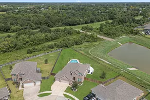 341 Burgundy Dr, Alvin, TX 77511 - Photo 40