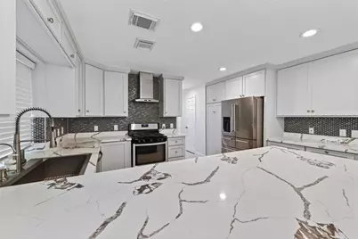 4019 Saint Michaels Court, Sugar Land, TX 77479 - Photo 12