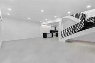 54 Legend Ln, Houston, TX 77024 - Photo 10