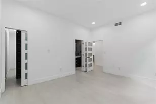 54 Legend Ln, Houston, TX 77024 - Photo 6