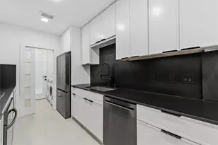 54 Legend Ln, Houston, TX 77024 - Photo 14