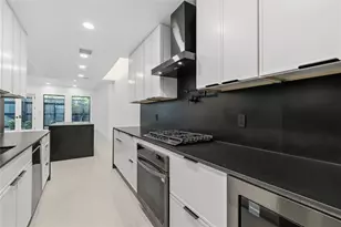 54 Legend Ln, Houston, TX 77024 - Photo 16