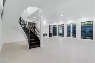 54 Legend Ln, Houston, TX 77024 - Photo 8