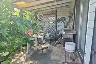 169 2nd St, Van Vleck, TX 77482 - Photo 4