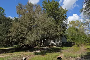 20527 Lk Frst Dr E, Guy, TX 77444 - Photo 2