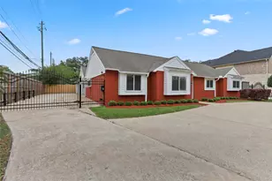 12303 Barryknoll Ln, Houston, TX 77024 - Photo 2