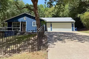 445 Loop Dr, Livingston, TX 77351 - Photo 2