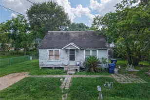 407 Clay St, Eagle Lake, TX 77434 - Photo 1