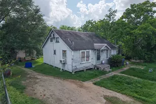 407 Clay St, Eagle Lake, TX 77434 - Photo 6
