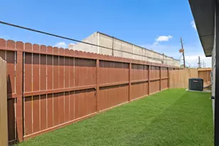 2202 Thorpe Grv Ct, Houston, TX 77090 - Photo 22