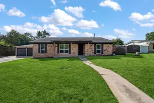 709 Scenic Dr, Baytown, TX 77521 - Photo 1