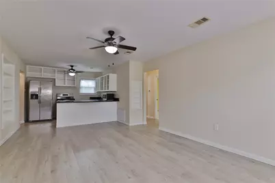 708 Winding Way Street, Lake Jackson, TX 77566 - Photo 4