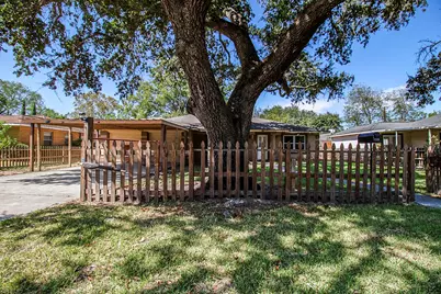 110 William Avenue, Baytown, TX 77520 - Photo 1