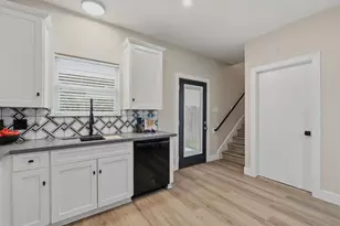 226 Sydnor St, Houston, TX 77020 - Photo 14