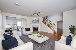 9731 New Kent Dr, Sugar Land, TX 77498 - Photo 8