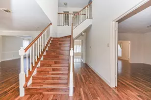 9731 New Kent Dr, Sugar Land, TX 77498 - Photo 4