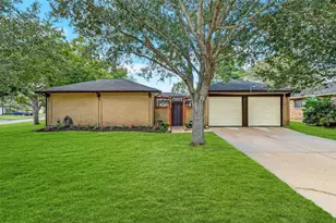 419 Broadmoor St, Friendswood, TX 77546 - Photo 1