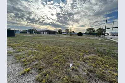16 E Texas Avenue, Baytown, TX 77520 - Photo 4