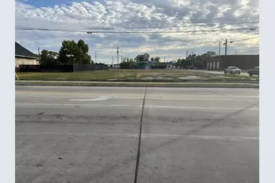 16 E Texas Avenue, Baytown, TX 77520 - Photo 2