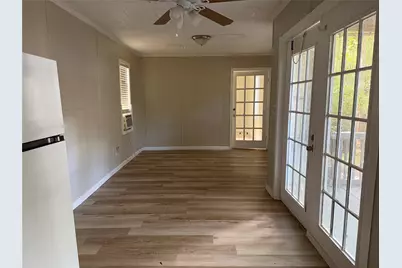 910 Queenswood, Montgomery, TX 77316 - Photo 2