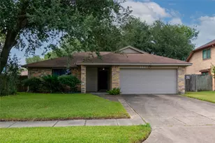 1009 Wildwood Dr, Deer Park, TX 77536 - Photo 1
