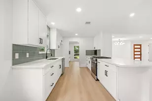1011 Festival Dr, Houston, TX 77062 - Photo 12