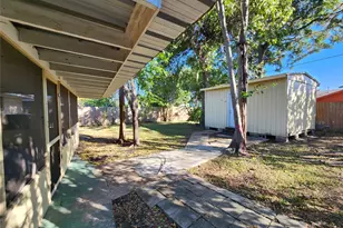 510 Gammon Dr, Houston, TX 77022 - Photo 18