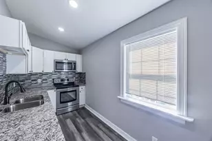 715 35th St, Galveston, TX 77550 - Photo 16
