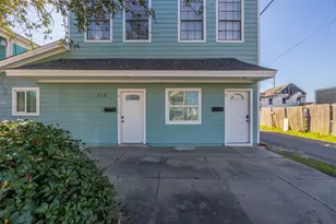 715 35th St, Galveston, TX 77550 - Photo 1