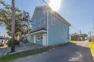 715 35th St, Galveston, TX 77550 - Photo 2