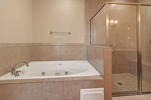 2063 W 14th 1/2 St, Houston, TX 77008 - Photo 24