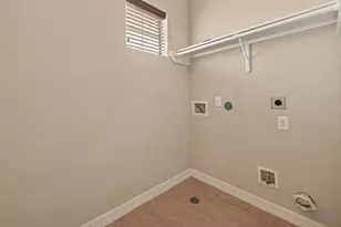 2063 W 14th 1/2 St, Houston, TX 77008 - Photo 16