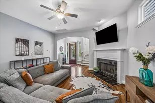 1011 W 14th St, Houston, TX 77008 - Photo 2