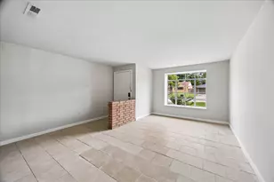 3919 Heatherbrook Dr, Houston, TX 77045 - Photo 2