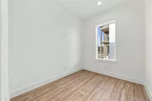 4704 Thornton Vws Rd, Houston, TX 77018 - Photo 10