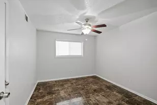 1905 Zapp Ln, Pasadena, TX 77502 - Photo 12