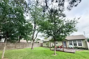 1017 E Miller St, Angleton, TX 77515 - Photo 8