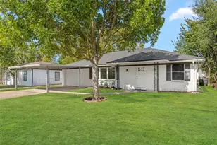 719 E 40th 1/2 St, Houston, TX 77022 - Photo 34