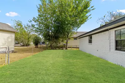 719 E 40th 1/2 Street, Houston, TX 77022 - Photo 32