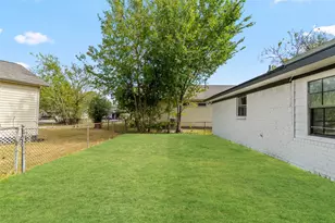 719 E 40th 1/2 St, Houston, TX 77022 - Photo 32