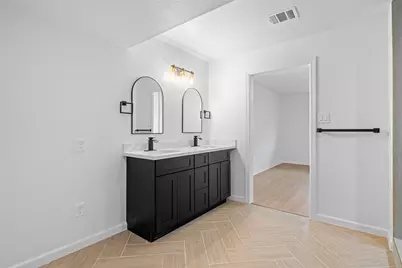 719 E 40th 1/2 Street, Houston, TX 77022 - Photo 24