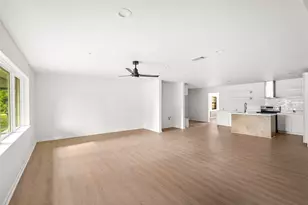 719 E 40th 1/2 St, Houston, TX 77022 - Photo 10