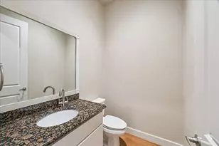 1902 Fletcher St, Houston, TX 77009 - Photo 20