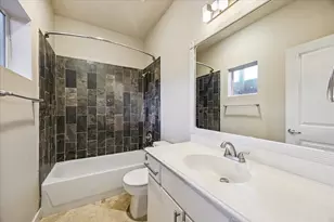 1902 Fletcher St, Houston, TX 77009 - Photo 10