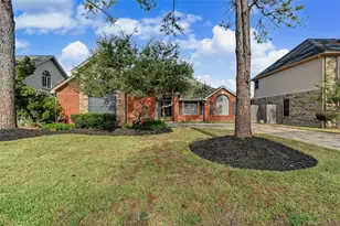 835 Maplewood Falls Ct, Houston, TX 77062 - Photo 2