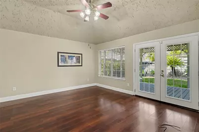 835 Maplewood Falls Court, Houston, TX 77062 - Photo 10