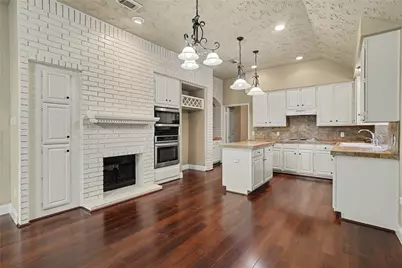 835 Maplewood Falls Court, Houston, TX 77062 - Photo 12