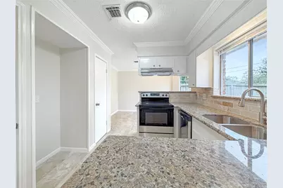 7323 Tall Pines Drive, Houston, TX 77088 - Photo 12