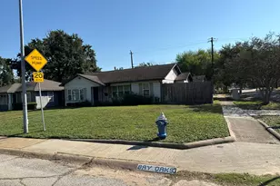 1102 Bay Oaks Rd, Houston, TX 77008 - Photo 1